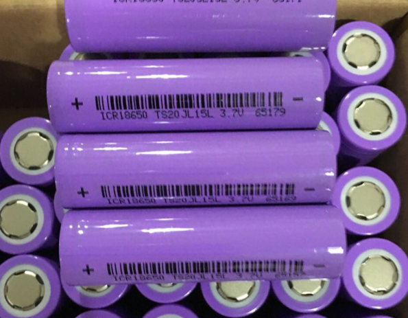 AX350i应用于电子行业，微型器件喷印效果极佳